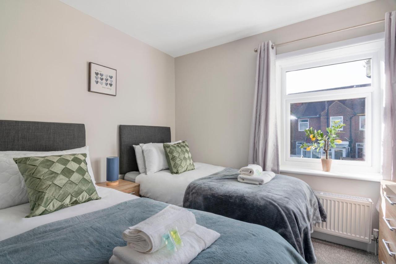 Spacious 3 Bed House, Netflix, Garden, Parking Southampton Bagian luar foto